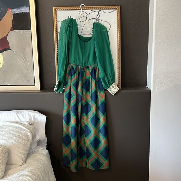 Vintage 70s Green Plaid Candi Jones Long Dress with Floral Appliqué Detailing - Picture 3 of 6